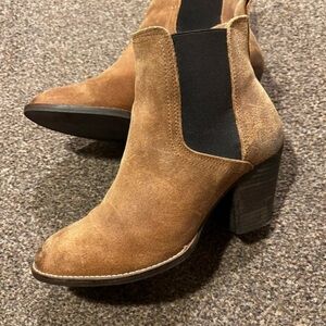 Elegant Brown Suede Heeled Boots
